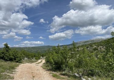 Offroad Kroatien Einsame Ebenen an den Svilaja Bergen 
