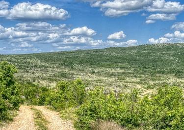 Offroad Kroatien Einsame Ebenen an den Svilaja Bergen 