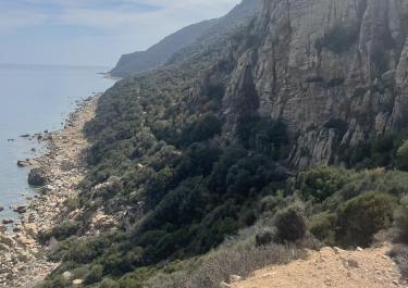 Offroad Italien Küstenpiste mit Badebucht