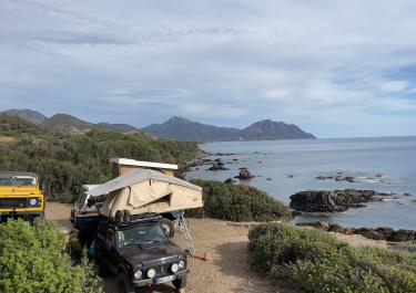 Offroad Italien Küstenpiste mit Badebucht